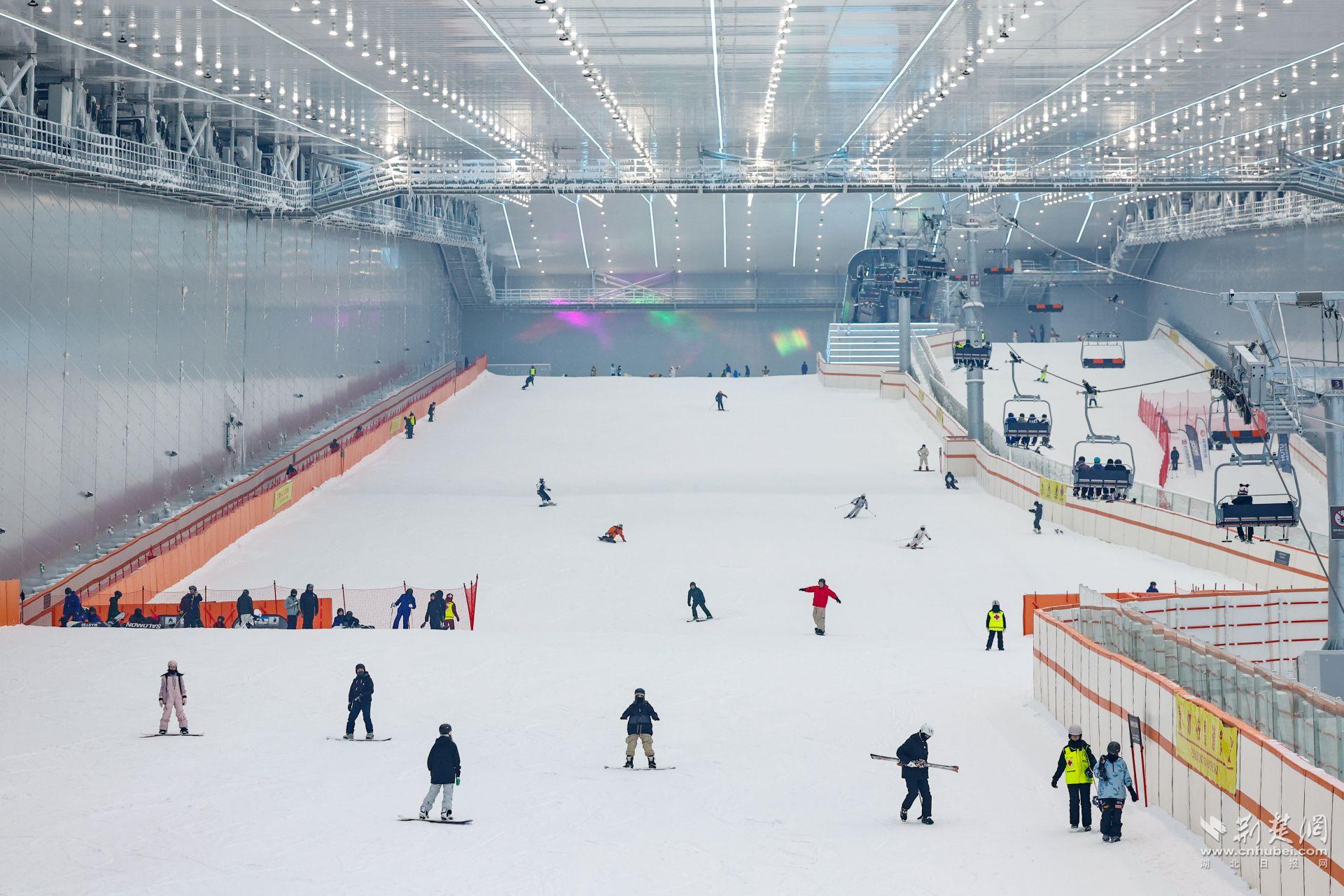 武汉甘露山国际滑雪场 (2).jpg.jpg