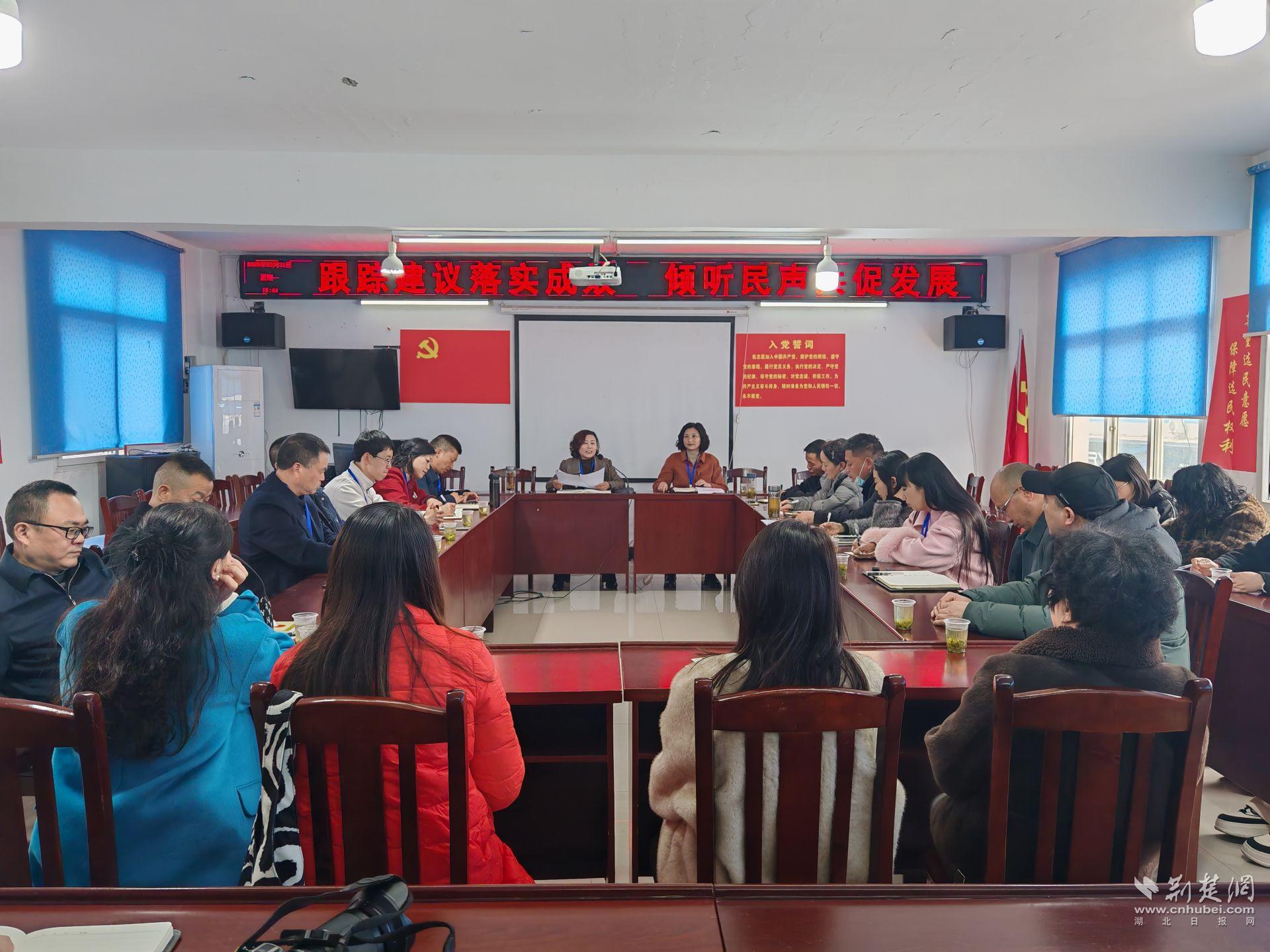 代表会上听民声.jpg.jpg