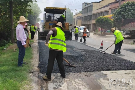 咸安区公路管理局多措并举迎战高温