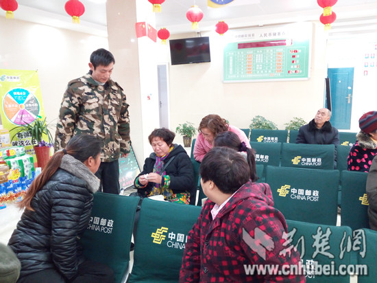 王道珍(左三)_副本.jpg 王道珍(左三)_副本.jpg