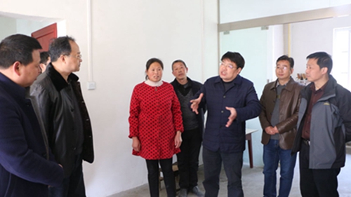 龚书记给大家分析安置房使用面积的合理性.JPG