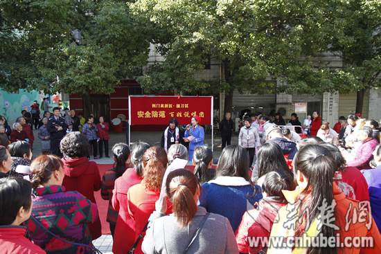 说唱团进社区2.JPG