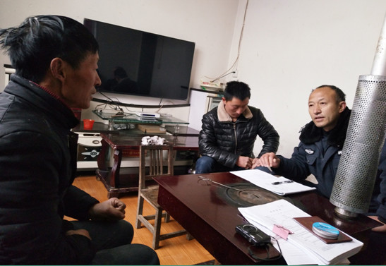 民警处理父子分家纠纷5_副本.jpg