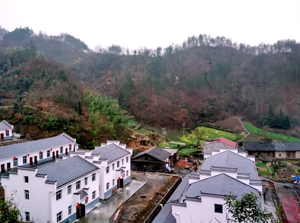 湖北竹山:搬出深山天地宽 (4).jpg 湖北竹山:搬出深山天地宽 (4).jpg