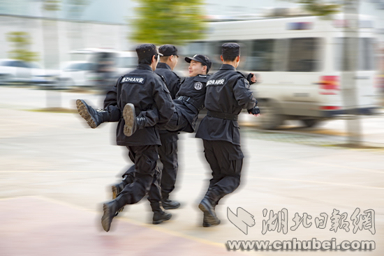严格训练.jpg
