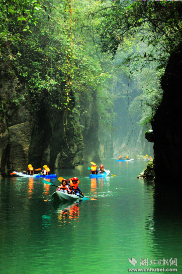 03、石门河皮划艇（摄影：吴冰） - 副本.jpg