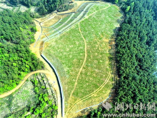 图7、一分部椅子山2号弃渣场全景_副本.jpg