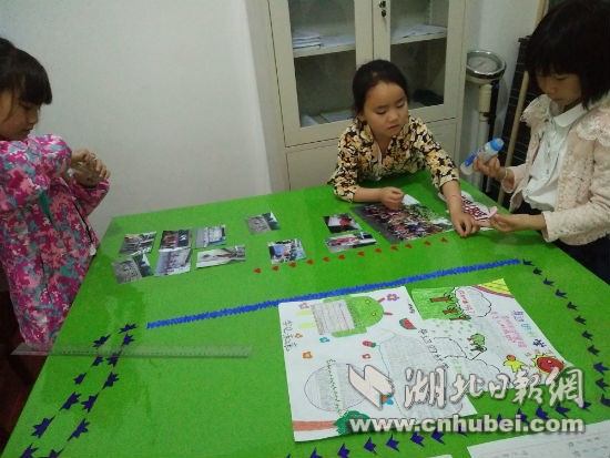 孩子们动手做展板.jpg