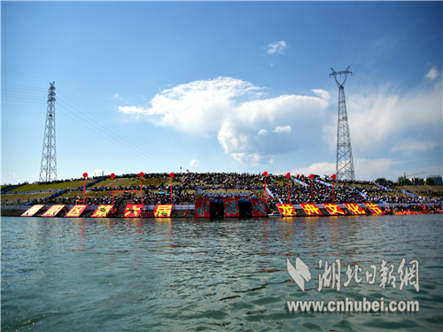 1图为活动当天，有万余群众参与，热情高涨 通讯员 张君 摄.jpg
