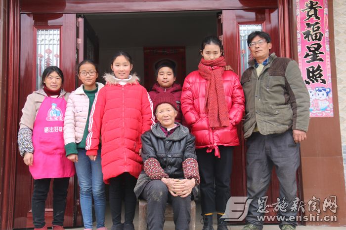 全家福(大儿子在外工作)。