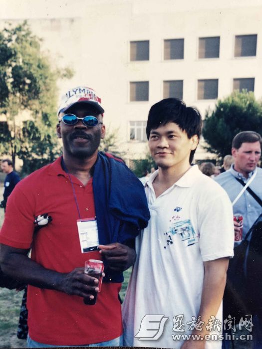 年轻时的田龙兵一表人才。