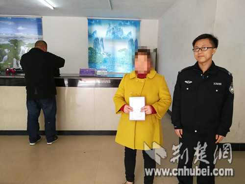 观音民警解决女子黑户难题_副本.jpg