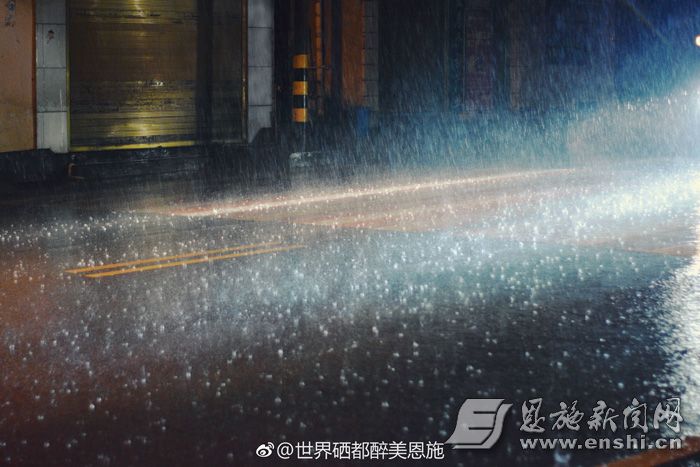 大雨如注。(网友供图)