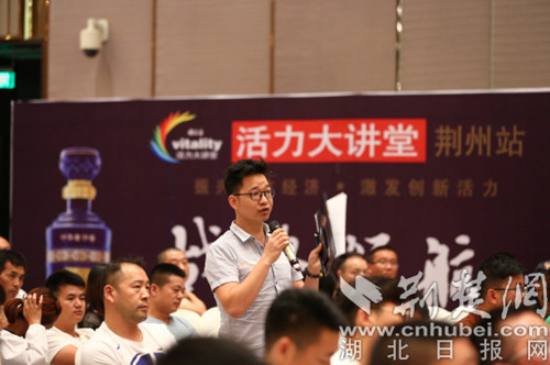 7、学员与讲师互动交流-1_副本.jpg 7、学员与讲师互动交流-1_副本.jpg