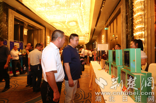 9、学员现场了解活力系列产品-2_副本.jpg 9、学员现场了解活力系列产品-2_副本.jpg