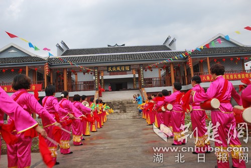 民族风情.jpg 民族风情.jpg