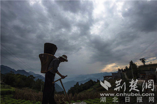 背水喝、无水喝的时代已经结束,铁厂村迎来新的发展。通讯员文林 摄.jpg 背水喝、无水喝的时代已经结束,铁厂村迎来新的发展。通讯员文林 摄.jpg