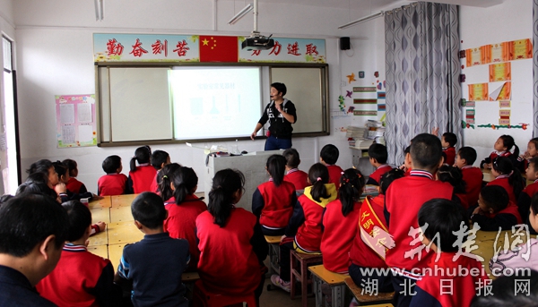 课堂传播科学知识.JPG
