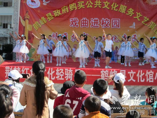 学生戏曲节目《宝贝宝贝》.jpg 学生戏曲节目《宝贝宝贝》.jpg