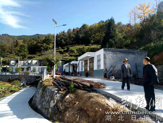 d:\Pictures\Camera Roll\12月\贫困房住新房_副本.jpg