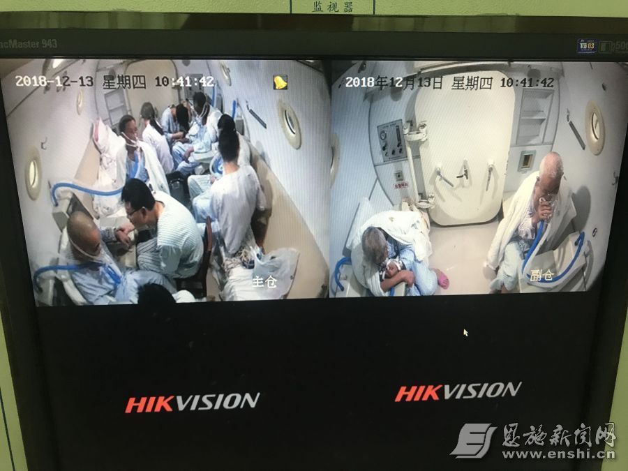 州中心医院高压氧治疗室内，医生正对一氧化碳中毒病人进行治疗。