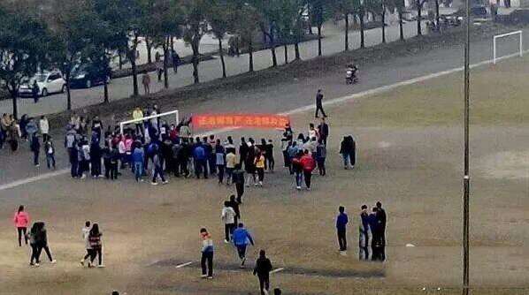 湖北石首教师涨工资不成停止上早晚自习