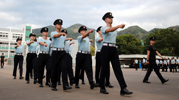 揭秘当上香港海关阿sir的过程_湖北日报(荆楚网)香港频道