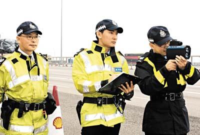 制度健全监管严格 香港这样监督警察