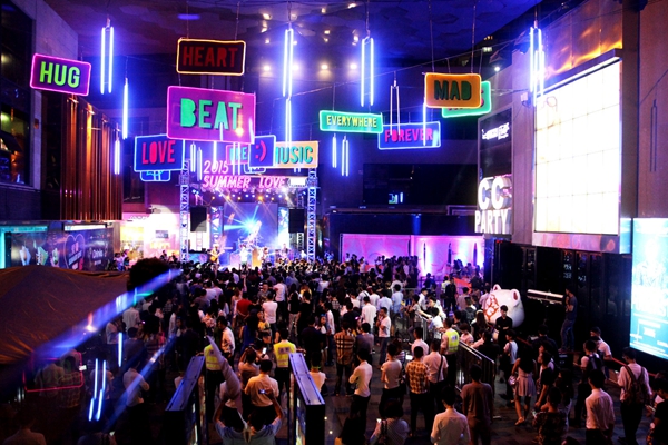 35岁的兰桂坊老了吗?_荆楚网香港频道