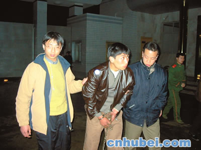 野三关储蓄所劫案告破 胆大劫匪系两名24岁青