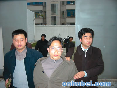 野三关储蓄所劫案告破 胆大劫匪系两名24岁青