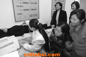 关心外来务工的育龄妇女(图)