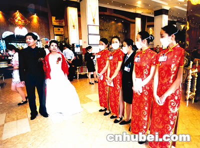 [目击] 非典时期的婚礼(组图)