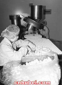 推进产业结构优化升级(图)