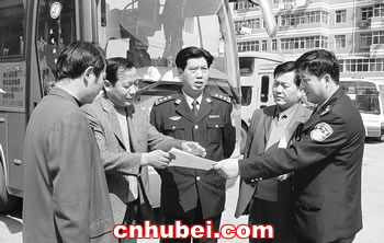 《湖北省公路客运交通安全管理办法》于5月1