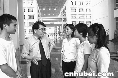 江汉大学融智商学院探索办学新路(图)