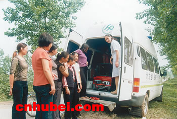 监利县计生局巡回为育龄妇女提供三查服务(