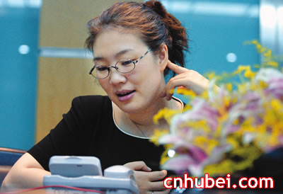 优雅宋飞:一个聆听音乐的人(图)