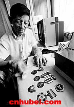 【金报关注】忆往昔,峥嵘岁月稠(图)