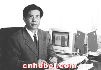 骆驼电池老总_骆驼电池