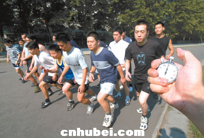 招考空中警察(图)