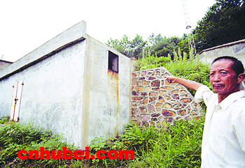 侵华日军遗留毒气弹仓库自燃 一排险者出现不