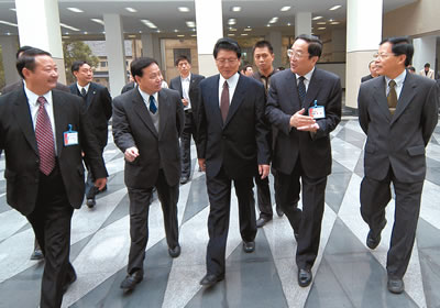 浓缩新中国高教发展历程 华中科大举行校庆大