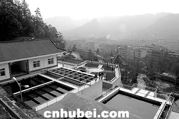 建始县城人口_建始县城图片(2)