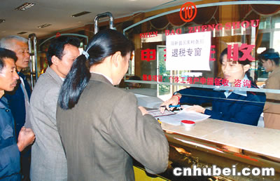 阳新县落实个体工商户增值税调整政策(图)