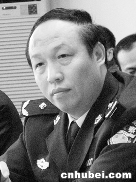 【金报关注】武汉市公安局副局长问计社区居民