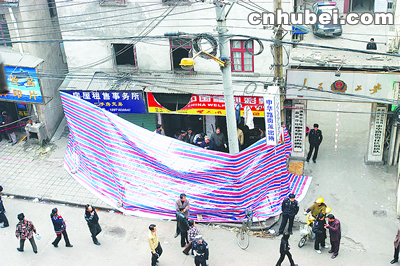 两男子为中福彩大奖残害小店主一家三口 中华