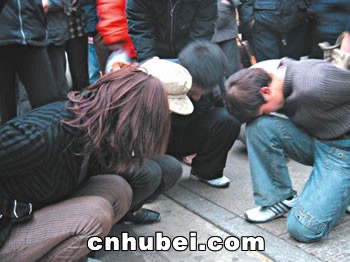 江汉区300民警上街反扒 步行街上抓现行(图)