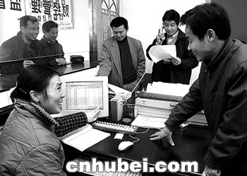 化解债务减轻农民负担(图)