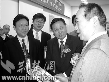 [高校亮点]让中医走向世界--看湖北中医学院的